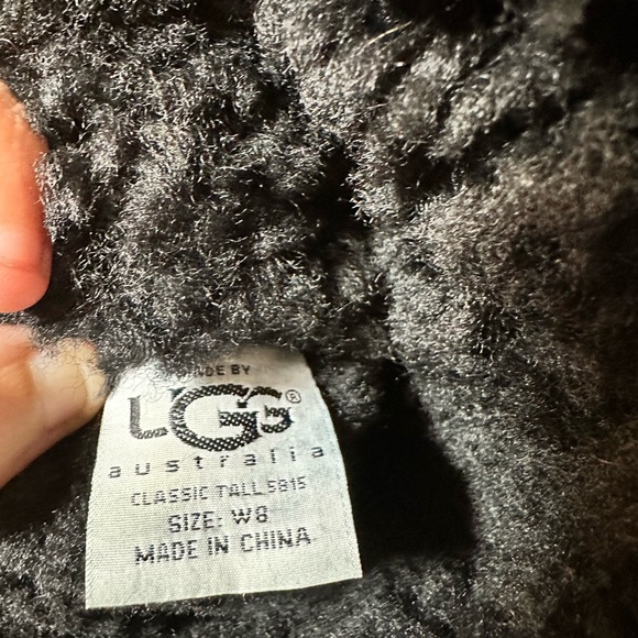 UGG Australia Women's Classic Tall Black Sheepskin Shearling Boots Size 8W - Picture 14 of 16